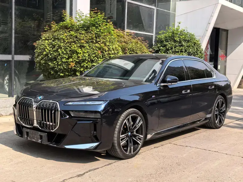 2023 BMW i7 с пробегом 46 000 км