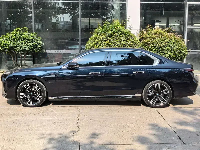 2023 BMW i7 с пробегом 46 000 км