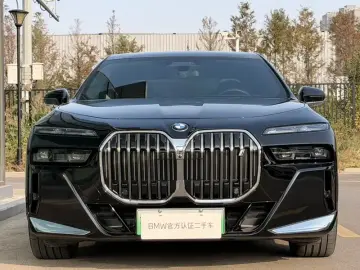 2023 BMW i7 с пробегом 10 000 км