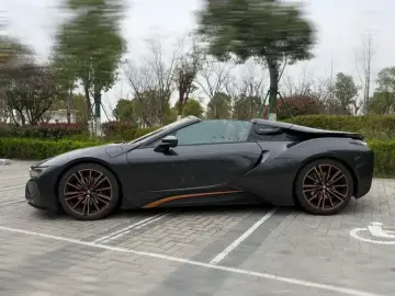 2020 BMW i8 с пробегом 10 500 км