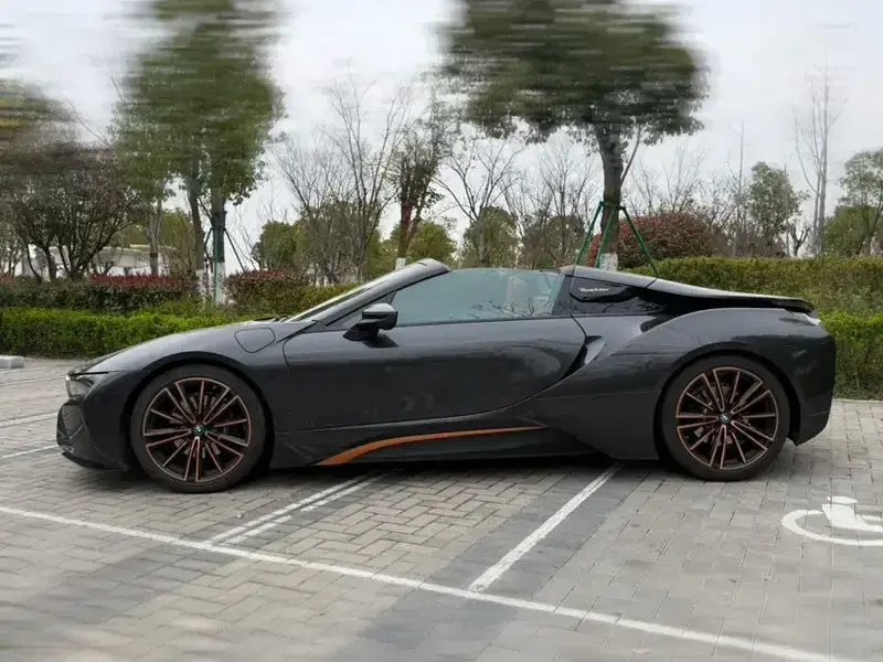 2020 BMW i8 с пробегом 10 500 км