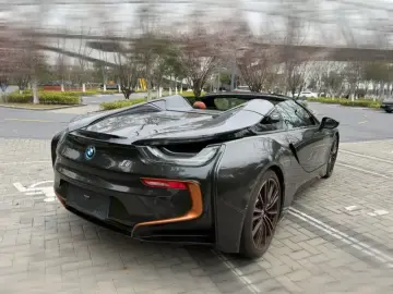 2020 BMW i8 с пробегом 10 500 км