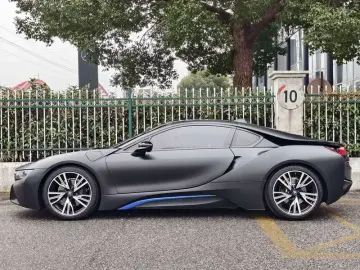 2017 BMW i8 с пробегом 34 000 км