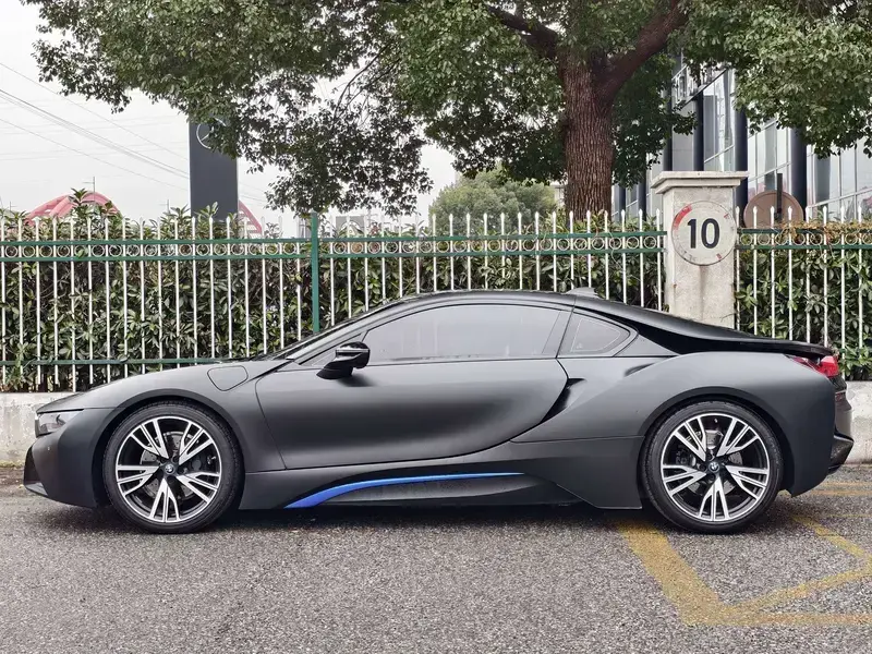 2017 BMW i8 с пробегом 34 000 км