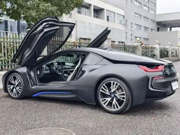 2017 BMW i8 с пробегом 34 000 км