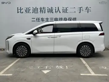 2025 BYD Xia (M9) с пробегом 8 700 км