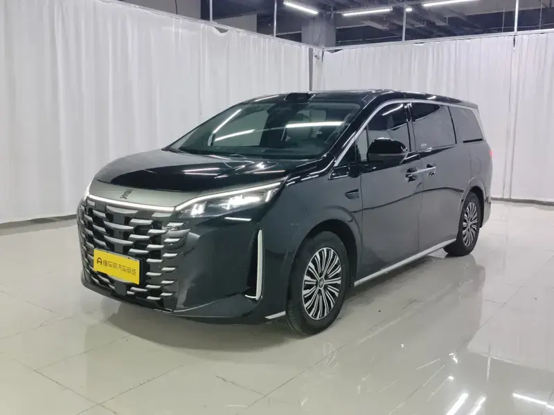2026 BYD Xia (M9) с пробегом 6 700 км