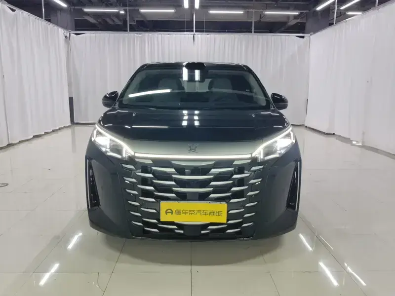 2026 BYD Xia (M9) с пробегом 6 700 км