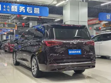 2022 Buick GL8 с пробегом 16 000 км