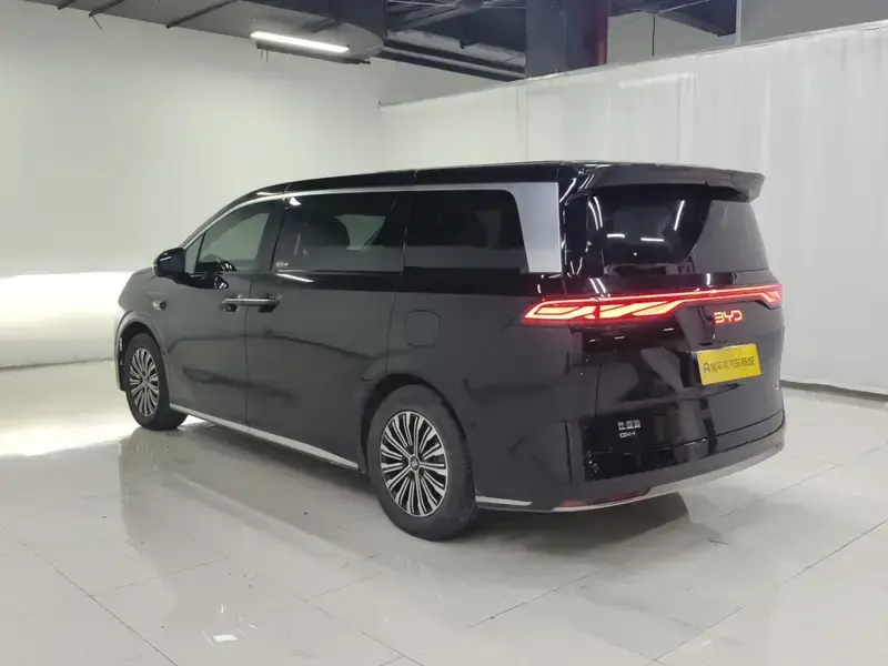 2026 BYD Xia (M9) с пробегом 6 700 км