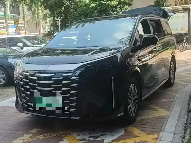 2026 BYD Xia (M9) с пробегом 9 000 км
