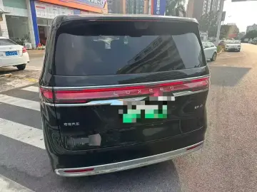 2026 BYD Xia (M9) с пробегом 9 000 км