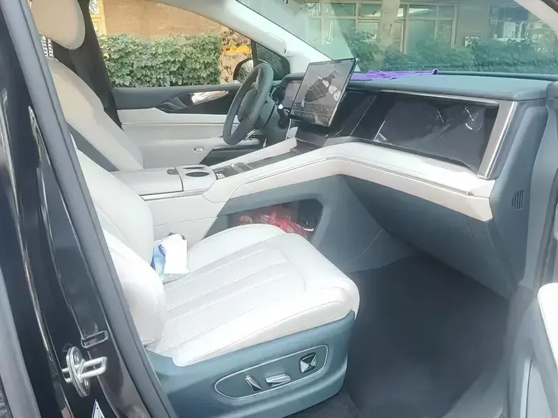 2026 BYD Xia (M9) с пробегом 9 000 км