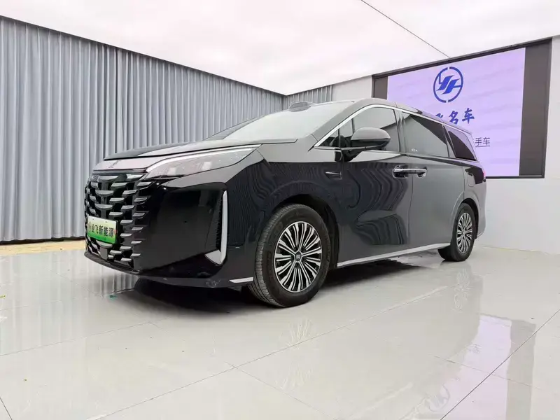 2026 BYD Xia (M9) с пробегом 43 000 км