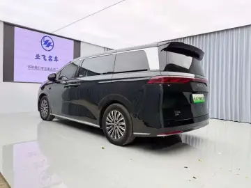 2026 BYD Xia (M9) с пробегом 43 000 км