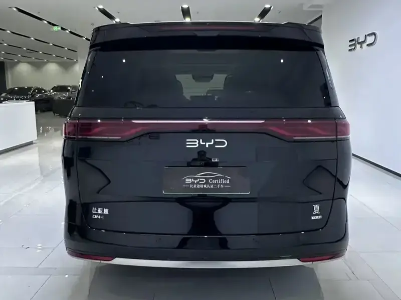 2025 BYD Xia (M9) с пробегом 5 800 км