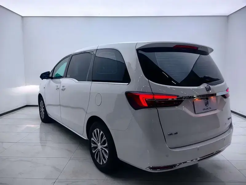 2023 Buick GL8 с пробегом 32 000 км