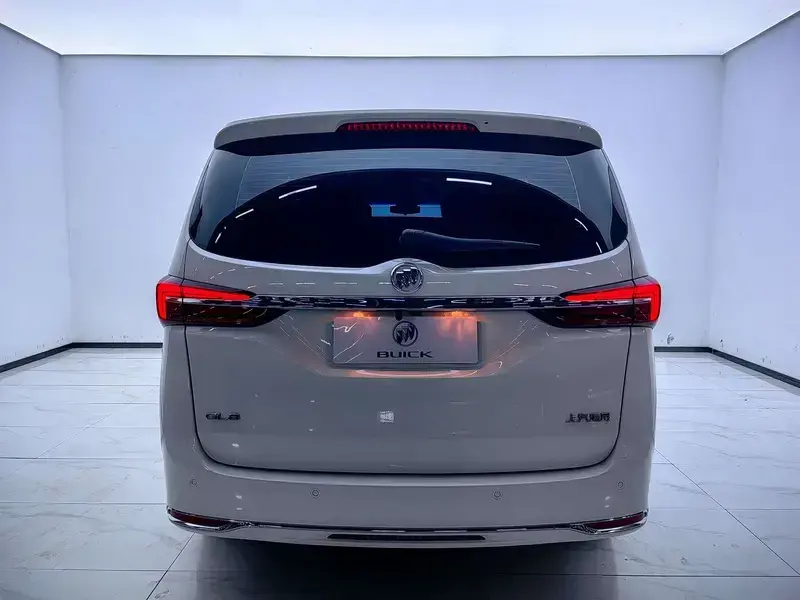 2023 Buick GL8 с пробегом 32 000 км