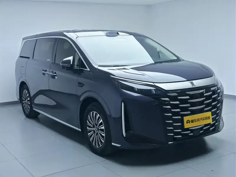 2026 BYD Xia (M9) с пробегом 19 500 км