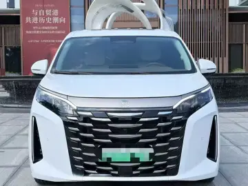 2025 BYD Xia (M9) с пробегом 16 000 км
