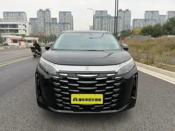 2025 BYD Xia (M9) с пробегом 24 000 км