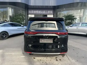 2025 BYD Xia (M9) с пробегом 22 000 км