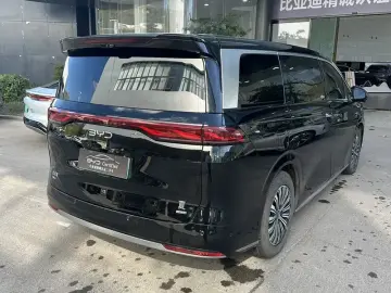 2025 BYD Xia (M9) с пробегом 22 000 км