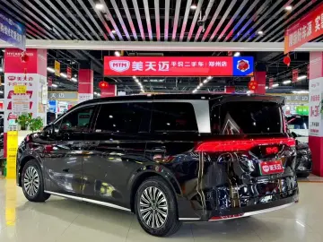2025 BYD Xia (M9) с пробегом 11 000 км