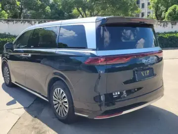 2025 BYD Xia (M9) с пробегом 25 000 км