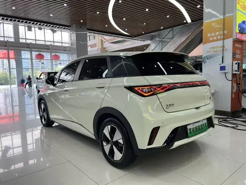 2023 BYD Dolphin с пробегом 22 000 км