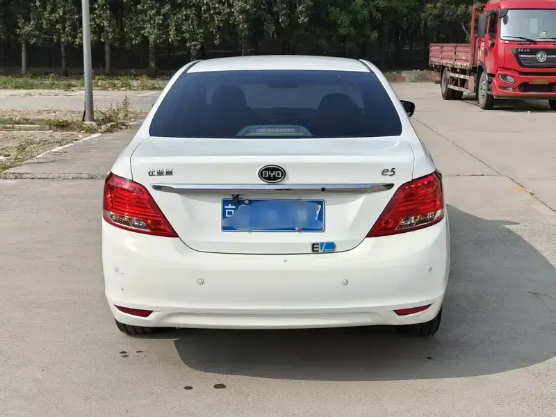 2016 BYD E5 с пробегом 57 000 км