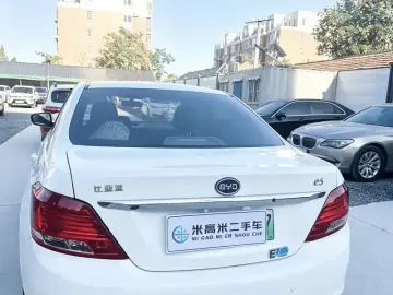2016 BYD E5 с пробегом 31 000 км