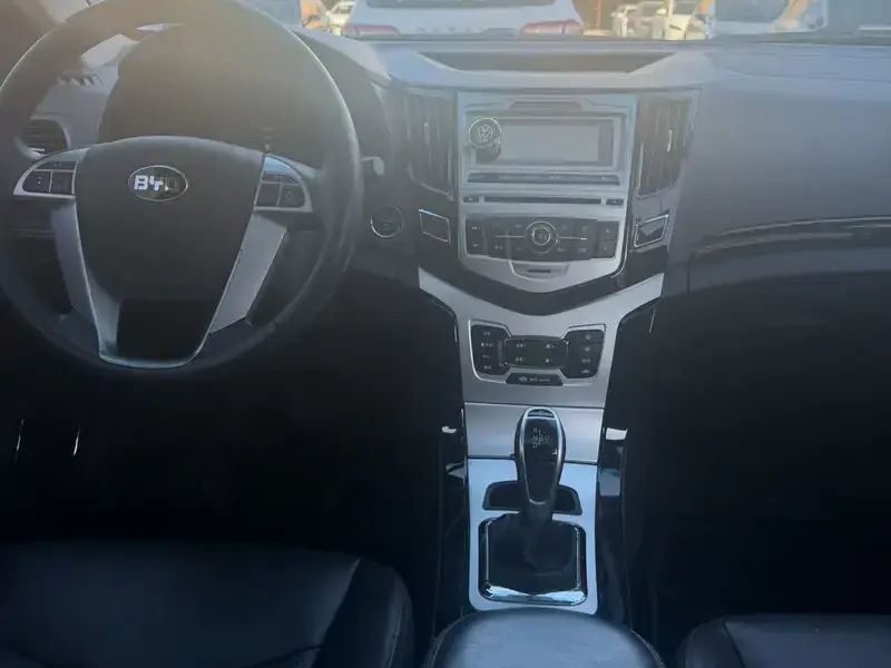 2016 BYD E5 с пробегом 31 000 км