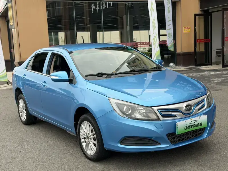 2017 BYD E5 с пробегом 220 000 км