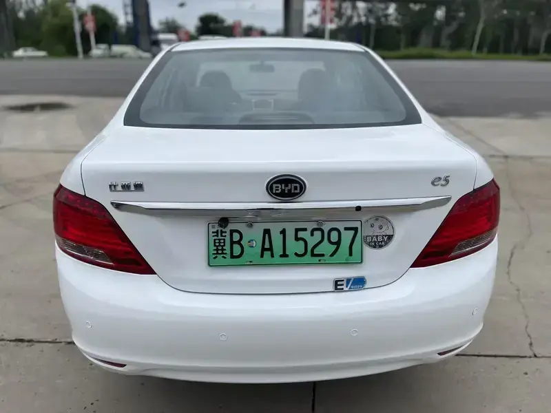 2016 BYD E5 с пробегом 30 000 км