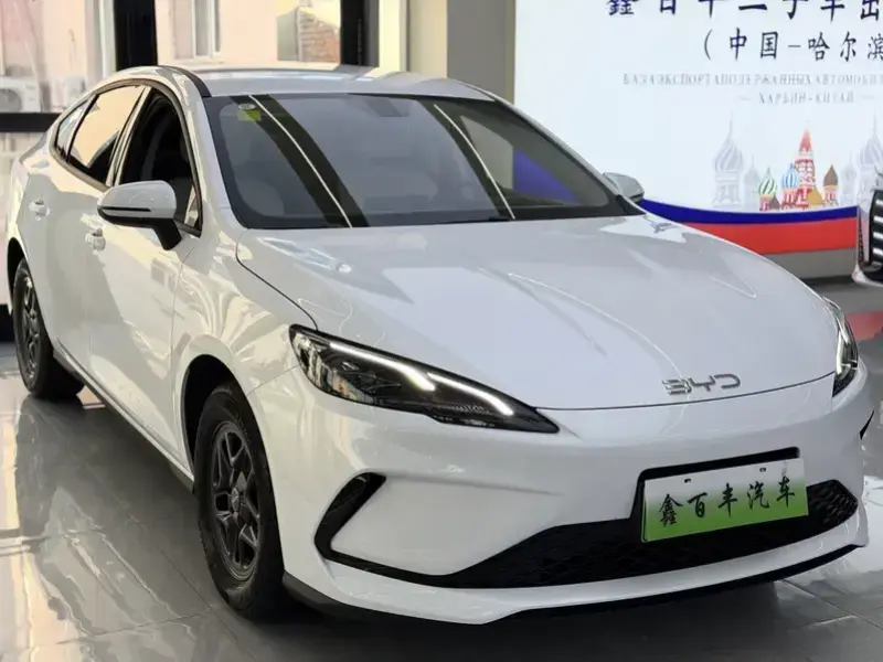 2025 BYD Seal 05 с пробегом 15 000 км