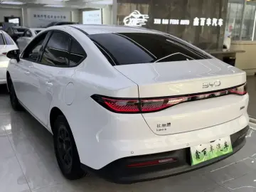 2025 BYD Seal 05 с пробегом 15 000 км