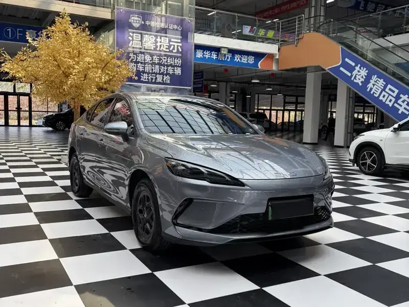 2026 BYD Seal 05 с пробегом 2 000 км
