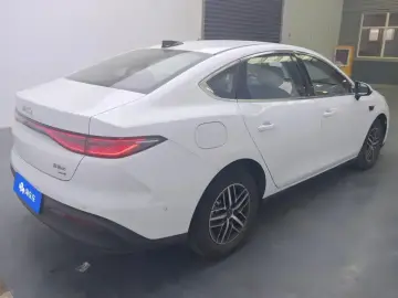 2025 BYD Seal 05 с пробегом 9 000 км
