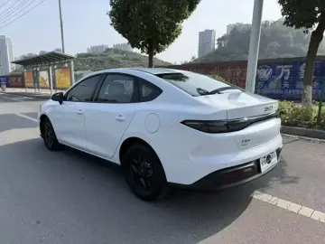 2025 BYD Seal 05 с пробегом 10 000 км