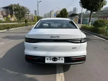 2025 BYD Seal 05 с пробегом 10 000 км