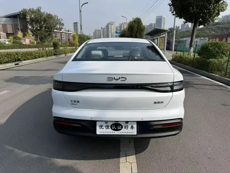2025 BYD Seal 05 с пробегом 10 000 км