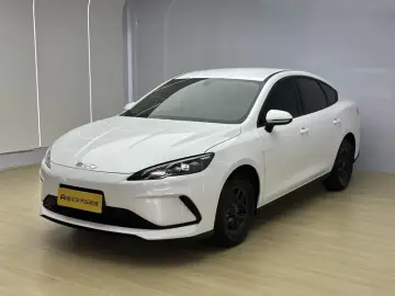 2025 BYD Seal 05 с пробегом 8 000 км