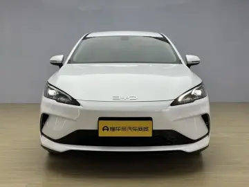 2025 BYD Seal 05 с пробегом 8 000 км