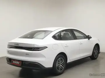 2026 BYD Seal 05 с пробегом 2 500 км