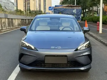 2025 BYD Seal 05 с пробегом 7 000 км