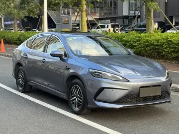 2025 BYD Seal 05 с пробегом 7 000 км