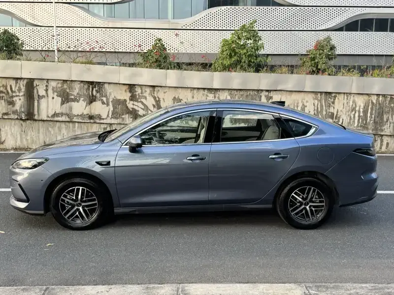 2025 BYD Seal 05 с пробегом 7 000 км