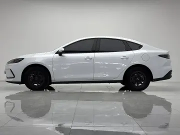 2025 BYD Seal 05 с пробегом 6 600 км