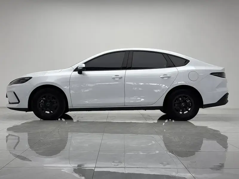 2025 BYD Seal 05 с пробегом 6 600 км